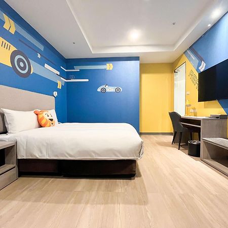 Holiday Garden Hotel Skm Park Гаосюн Екстер'єр фото